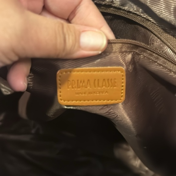 Prim Classe Shoulder Bag - Picture 13 of 13